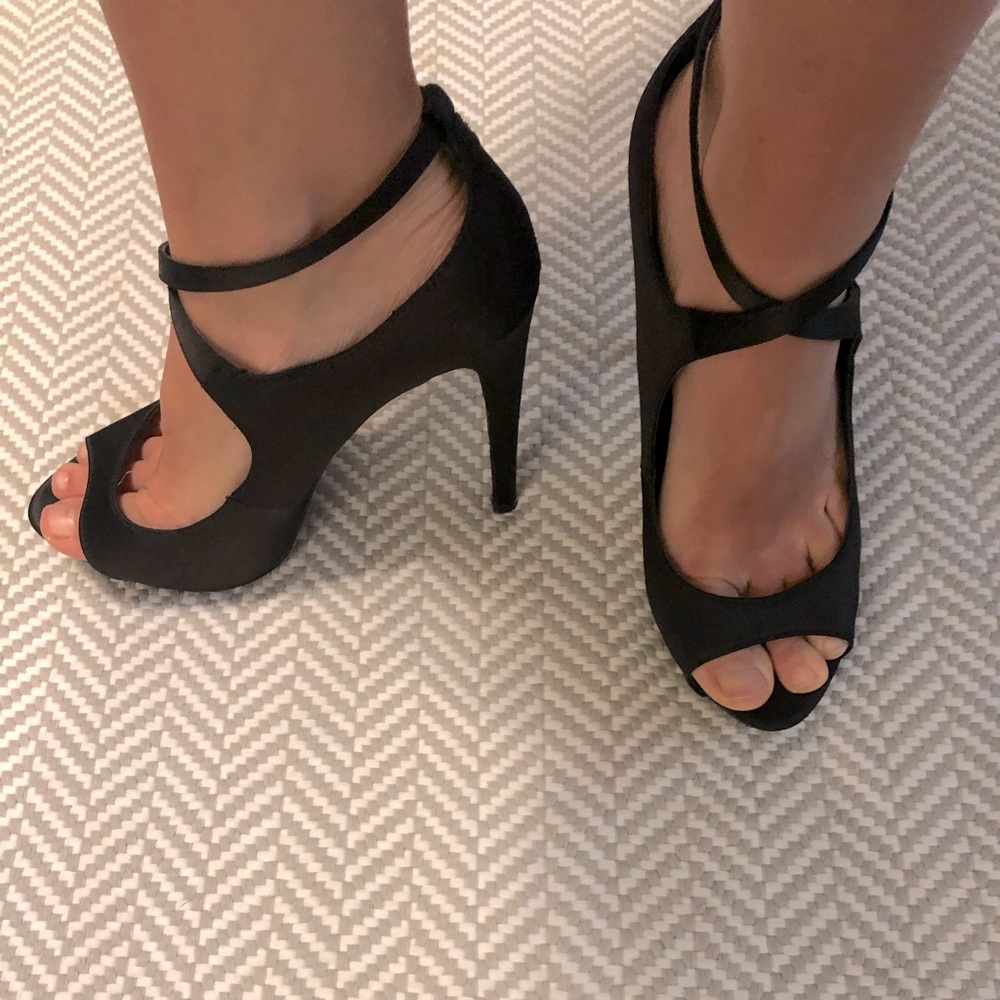 Steve Madden Satin Peep Toe Pumps